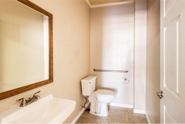 More Photos Of 12477 66th Street North, Largo Auto Repair For Lease