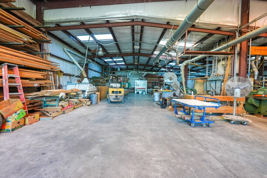 More Photos Of 7800 County Road 24, Fairhope Showroom For Sale