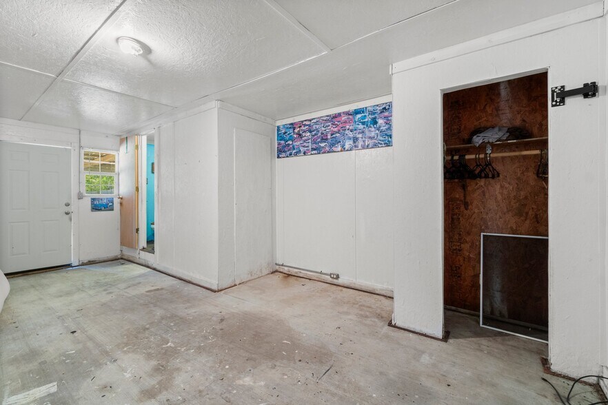 More Photos Of 3318 SH-146S, Livingston Mixed Retail For Sale