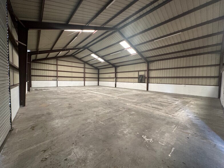 More Photos Of 8420 Epicenter Blvd, Lakeland Unknown For Lease
