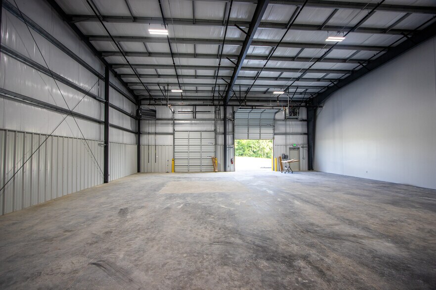 More Photos Of 181 Newland Rd, Columbia Warehouse For Lease