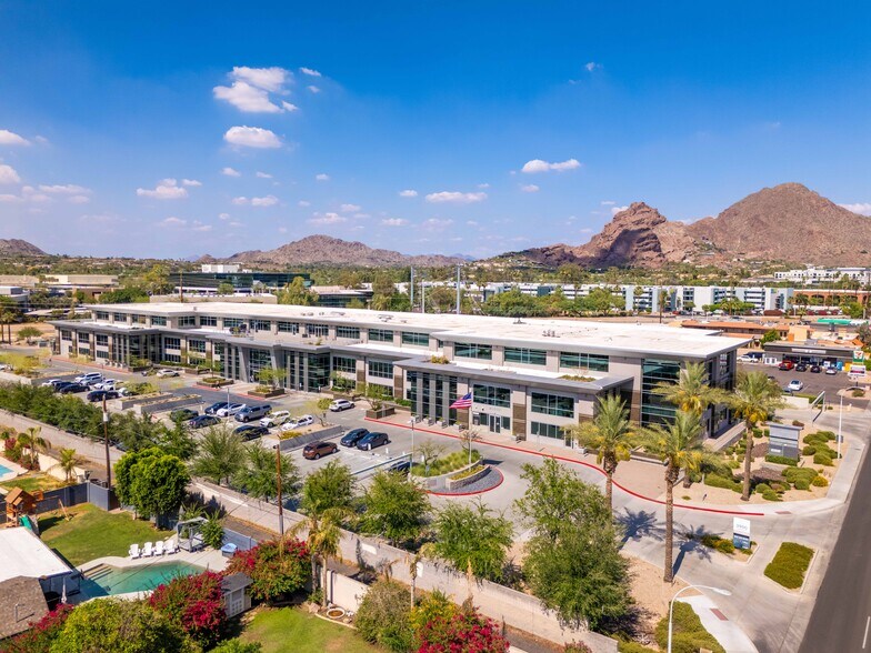 More Photos Of 3900 E Camelback Rd, Phoenix Office For Lease