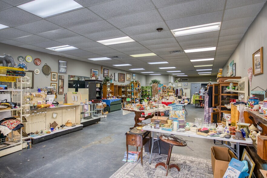 More Photos Of 307 E Goliad Ave, Crockett Storefront For Sale