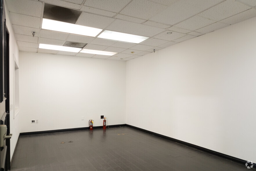 More Photos Of 151-153 W Rosecrans Ave, Gardena Warehouse For Lease