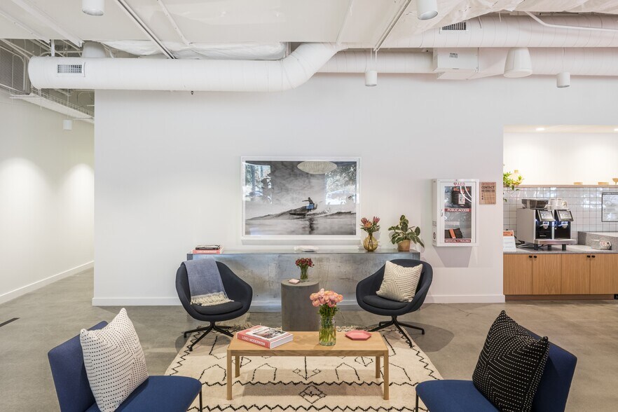 More Photos Of 21255 Burbank Blvd, Woodland Hills Office For Lease