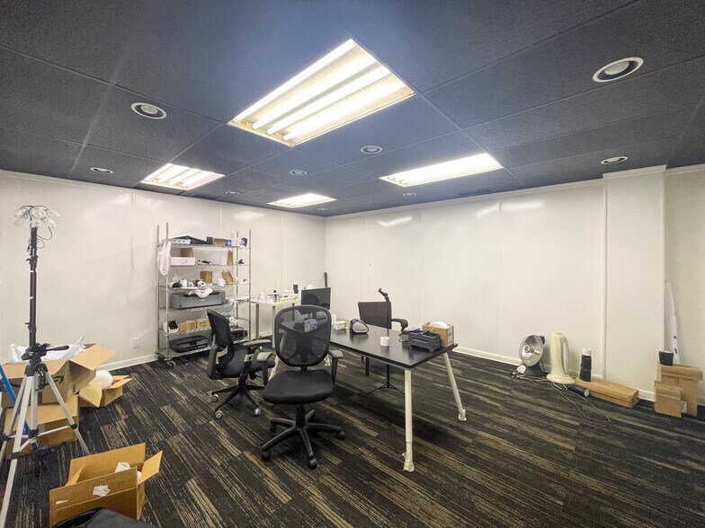 More Photos Of 2303 SE 14th St, Des Moines Warehouse For Lease