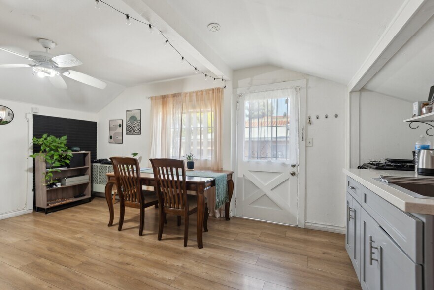 More Photos Of 426 Ivy St, Glendale Apartments For Sale