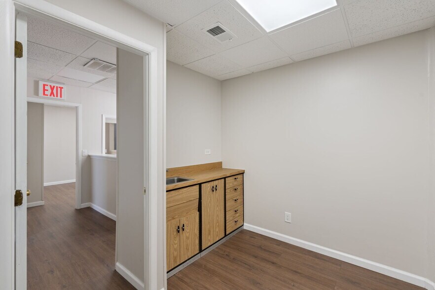 More Photos Of 2627 Hylan Blvd, Staten Island Medical For Lease