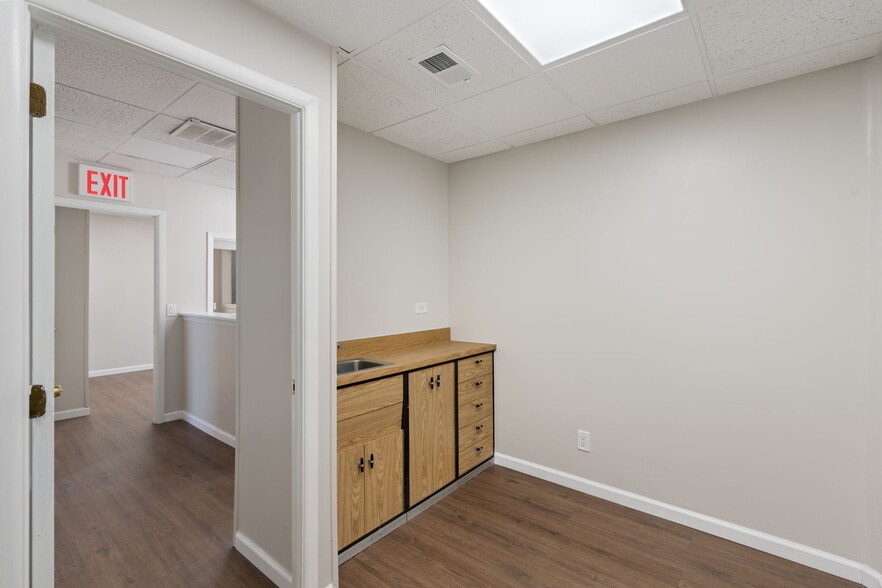 More Photos Of 2627 Hylan Blvd, Staten Island Medical For Lease