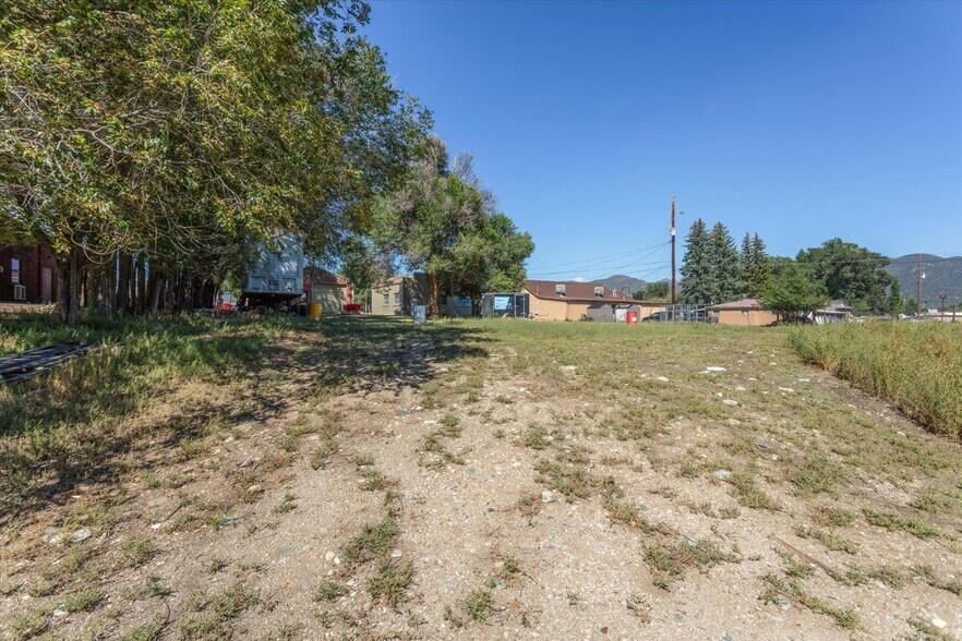 More Photos Of 249 W Rainbow Blvd, Salida Flex For Sale