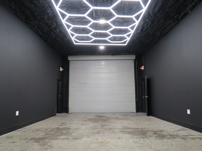 More Photos Of 5830 Star Ln, Houston Light Distribution For Lease