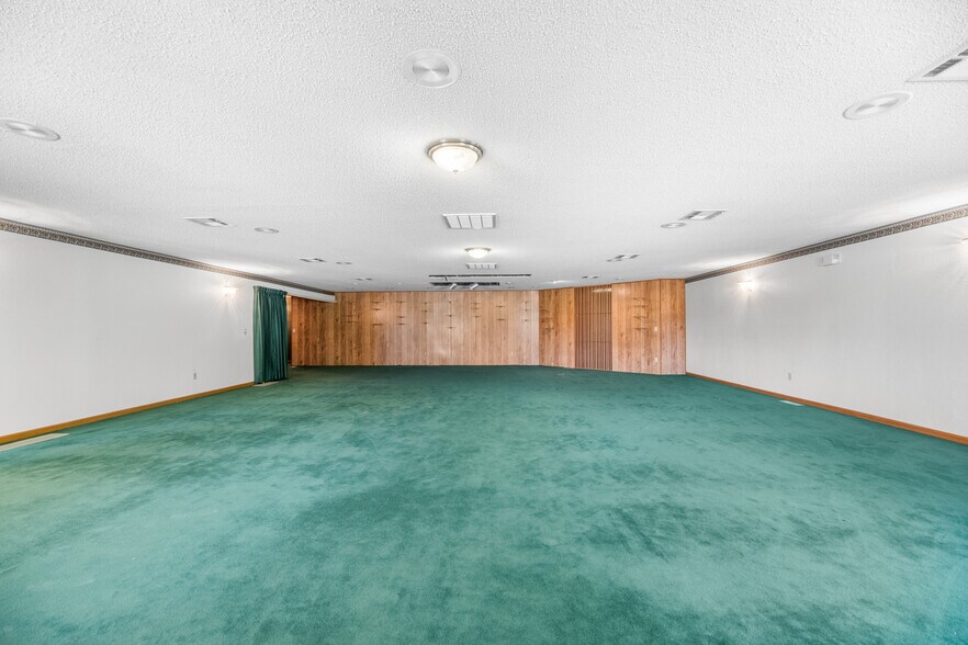 More Photos Of 106 Shadybrook Dr, Cheney Office For Sale