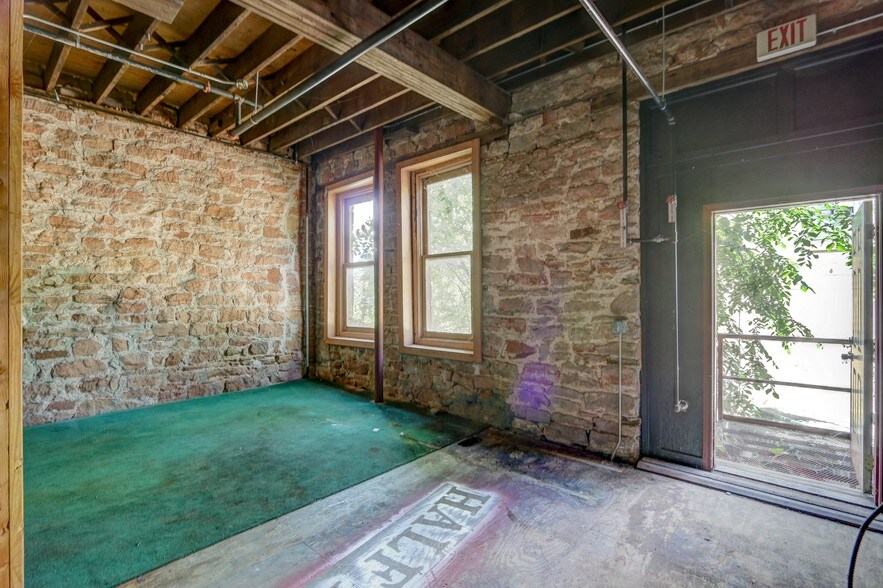 More Photos Of 324 W Oklahoma Ave, Guthrie Storefront Retail Residential For Lease