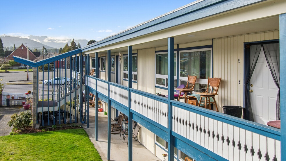 More Photos Of 402 S Laurel St, Port Angeles Apartments For Sale