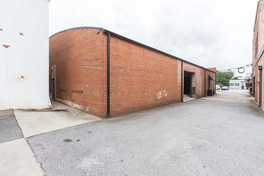 More Photos Of 107 E Orr St, Anderson General Retail For Sale