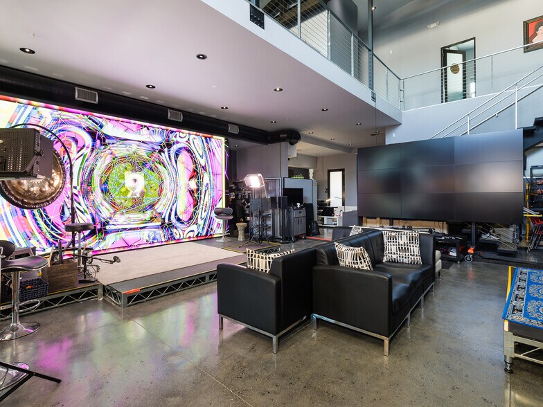 More Photos Of 130 Penn St, El Segundo Loft Creative Space For Sale