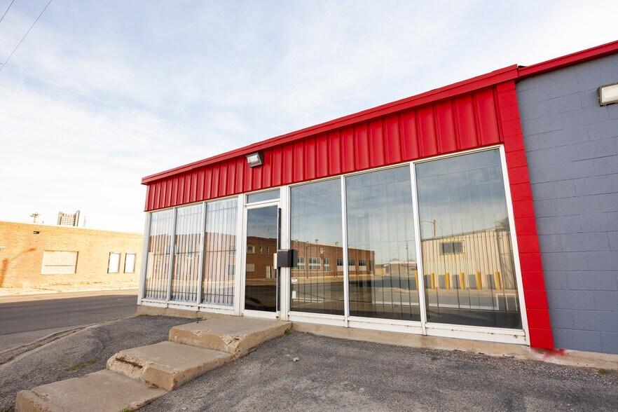More Photos Of 901 SW 4th Ave, Amarillo Warehouse For Lease