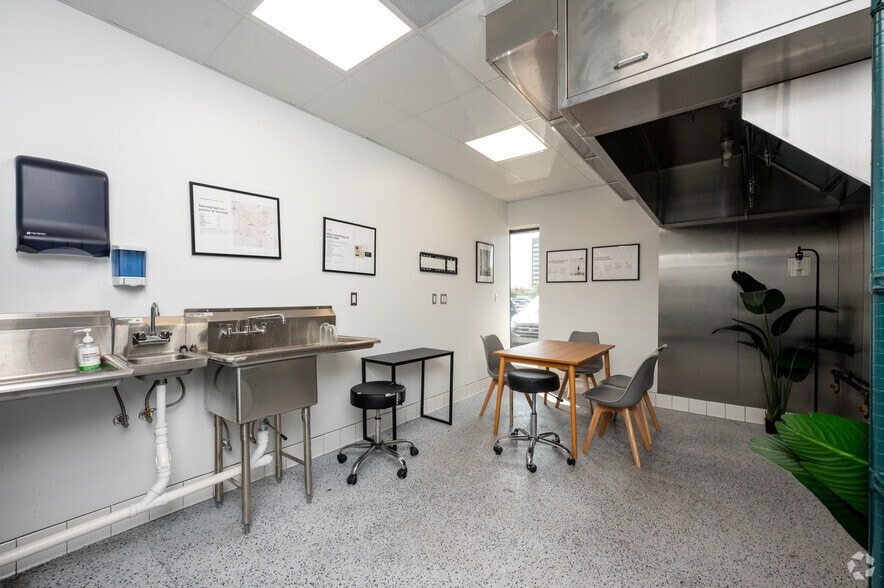 More Photos Of 1021 N Pennsylvania St, Indianapolis Freestanding For Lease