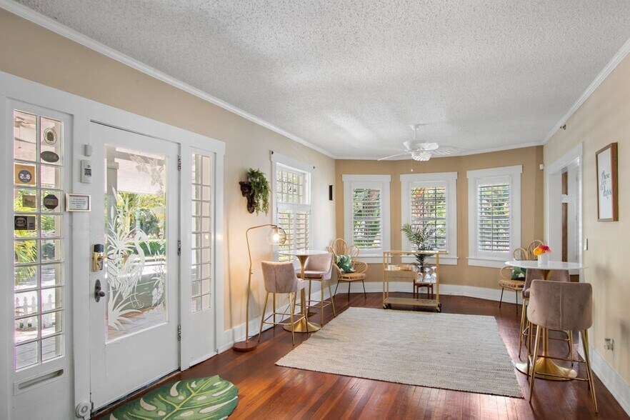 More Photos Of 532 Beach Dr NE, Saint Petersburg Hospitality For Sale