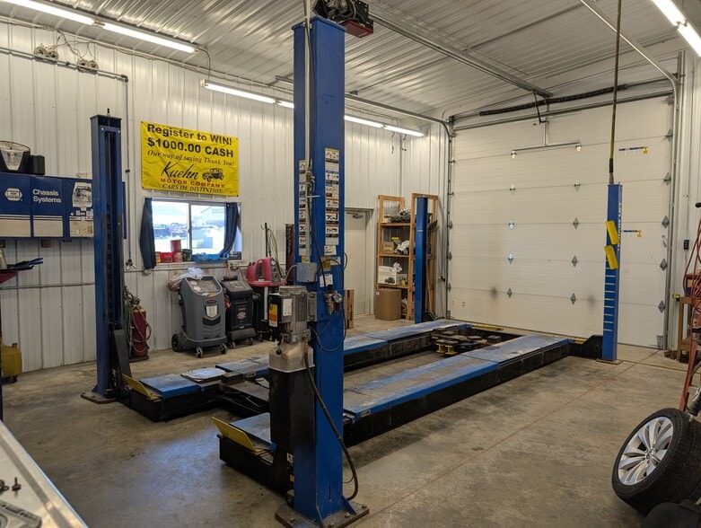 More Photos Of 1140 N Broadway St, Spring Valley Auto Repair For Sale