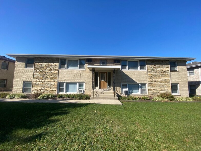Primary Photo Of 509 Kungs Way, Joliet Apartments For Sale