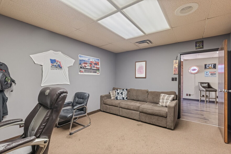 More Photos Of 6580 E Skelly Dr, Tulsa Manufacturing For Sale