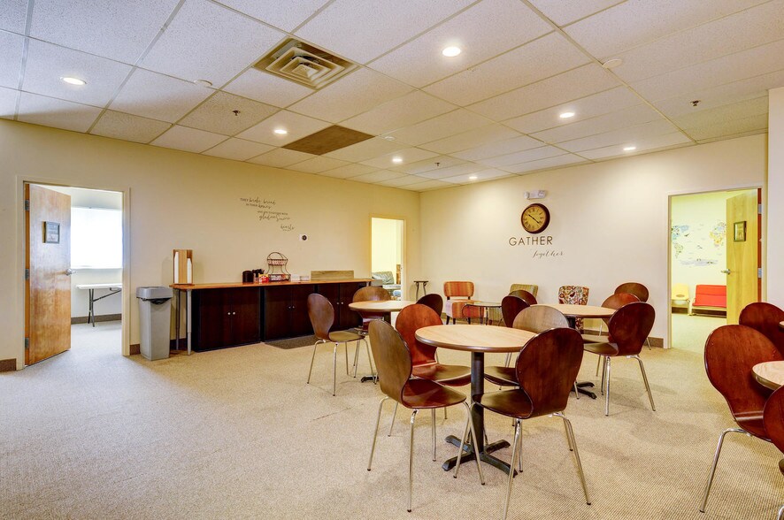More Photos Of 60 E Hanover Ave, Morris Plains Showroom For Sale