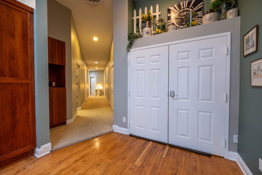More Photos Of 218 E Main St, Marshalltown Storefront Retail Residential For Sale