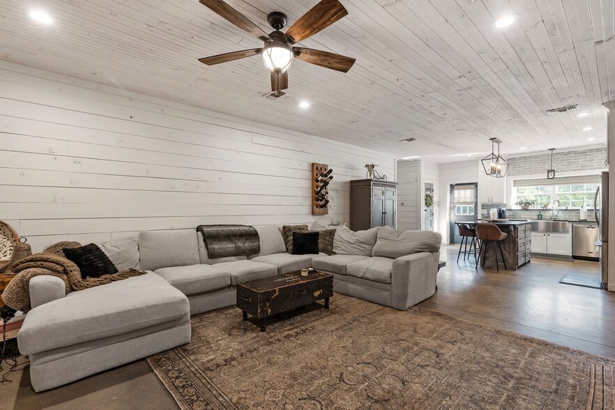 More Photos Of 1297 County Road 3318, Greenville Specialty For Sale