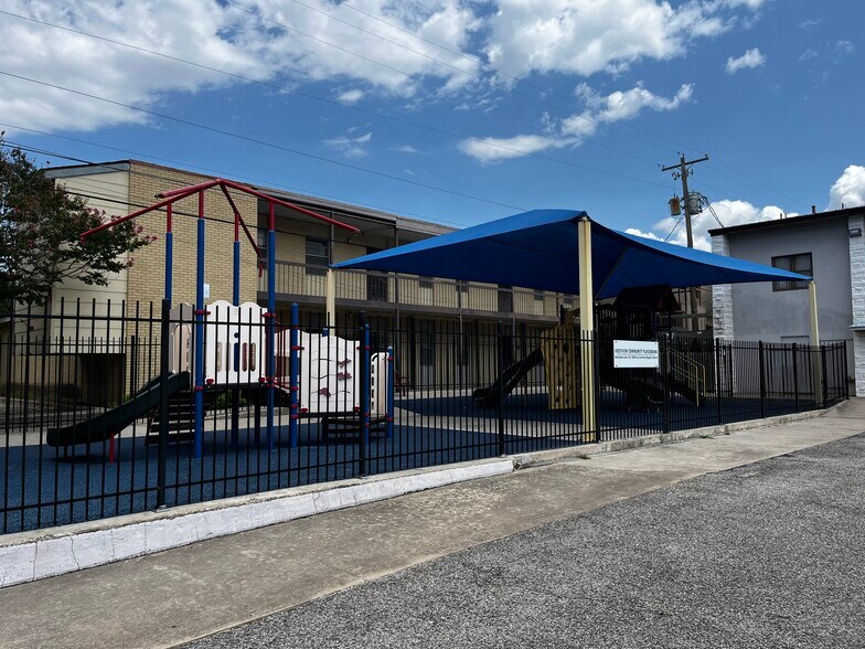 More Photos Of 7600 Woodrow Ave, Austin Schools For Lease