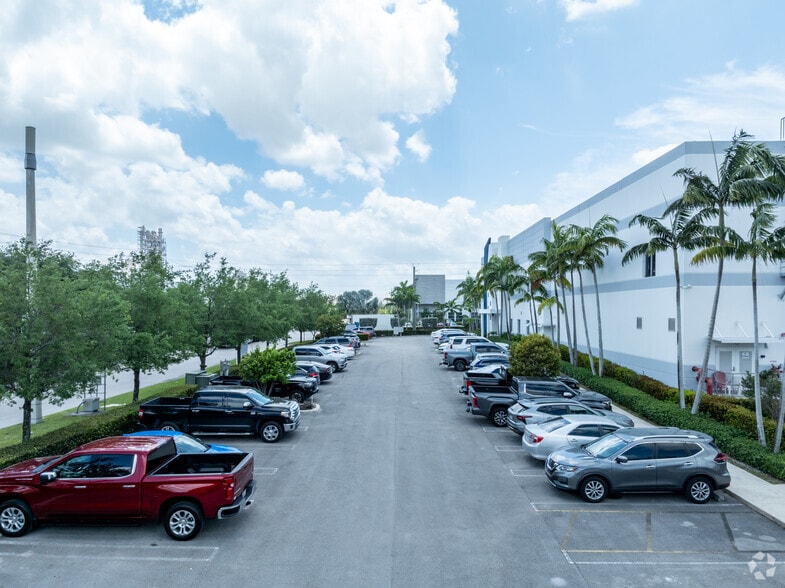 More Photos Of 11305 NW 122nd St, Miami Refrigeration Cold Storage For Lease