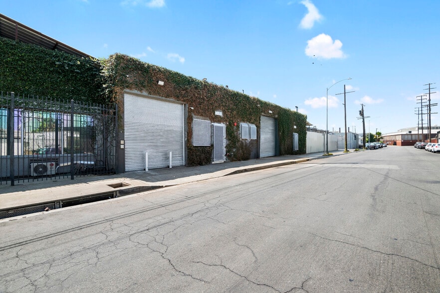 More Photos Of 3238 Union Pacific Ave, Los Angeles Industrial For Lease