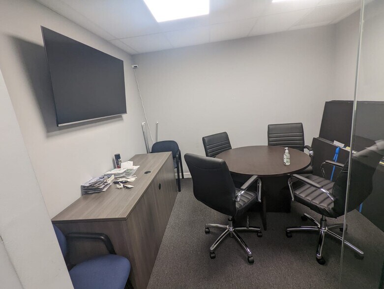 More Photos Of 2131 Hollywood Blvd, Hollywood Office Residential For Lease