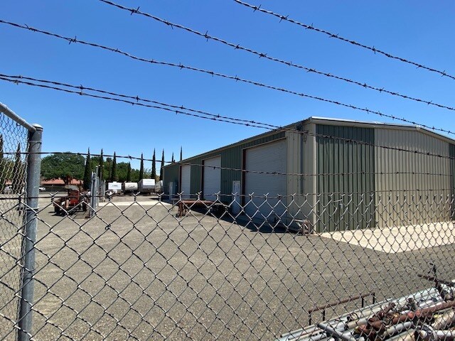 More Photos Of 800 W Elm Ave, Coalinga Warehouse For Sale