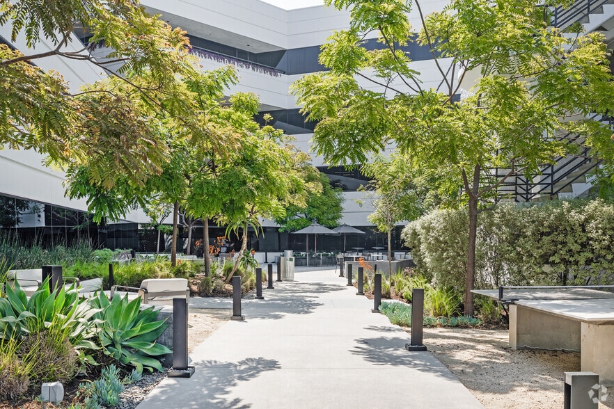 More Photos Of 3000 S Robertson Blvd, Los Angeles Loft Creative Space For Sale