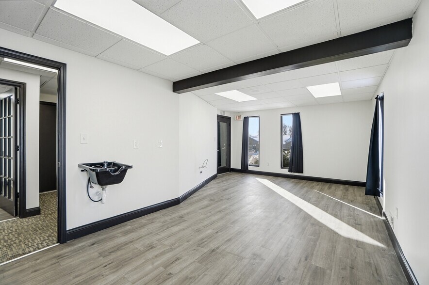 More Photos Of 12071-12079 Sheraton Ln, Cincinnati Medical For Sale