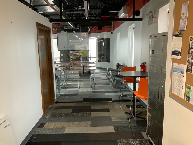 More Photos Of 5400 S Pulaski Rd, Chicago Office For Lease
