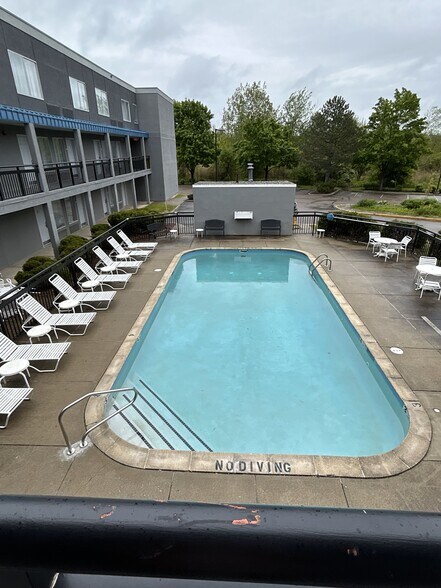 More Photos Of 84 S Park Dr, Colchester Hotel For Sale