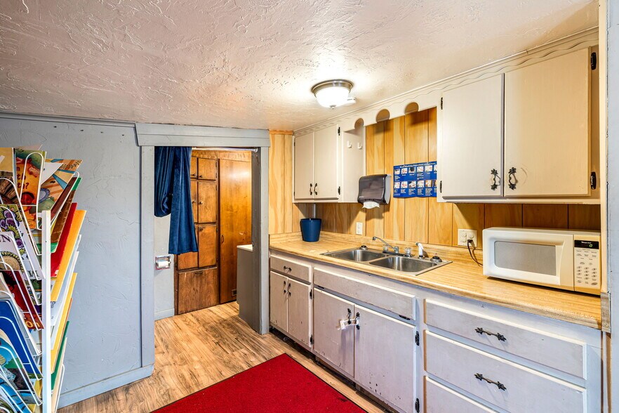 More Photos Of 1419 W London St, El Reno Religious Facility For Sale