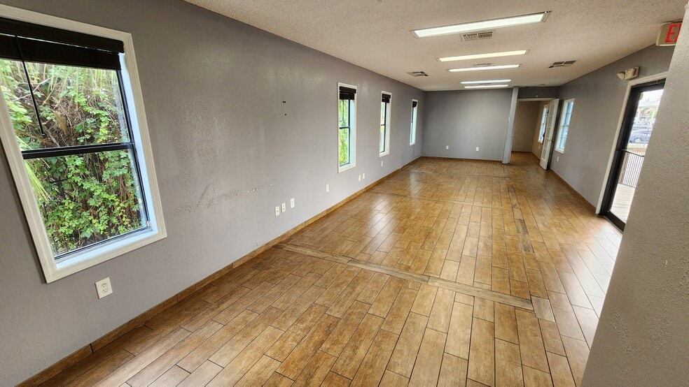More Photos Of 856 E Busch Blvd, Tampa Auto Dealership For Lease