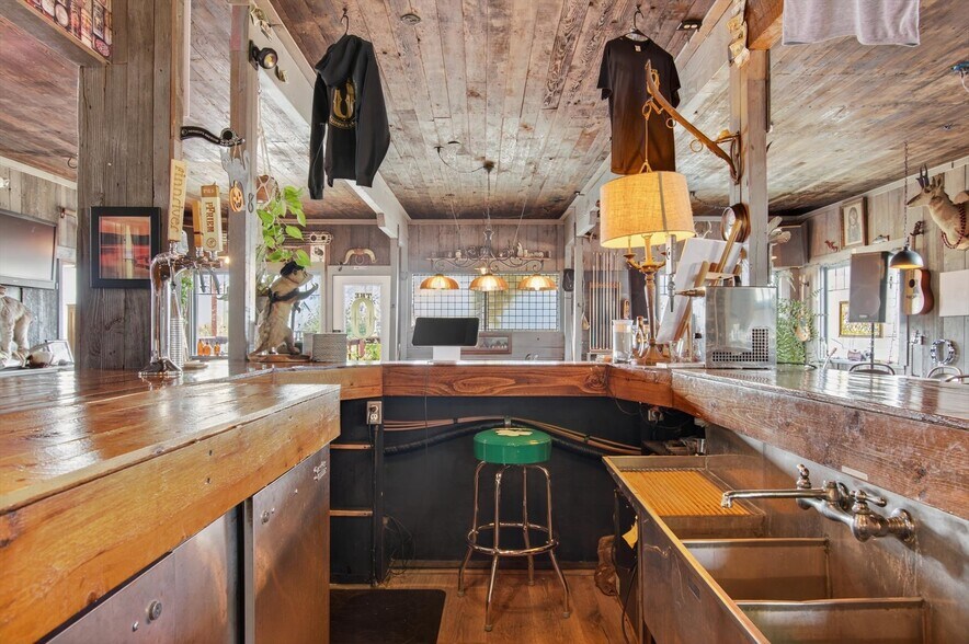 More Photos Of 8 Fairgrounds Rd, Skamokawa Hospitality For Sale