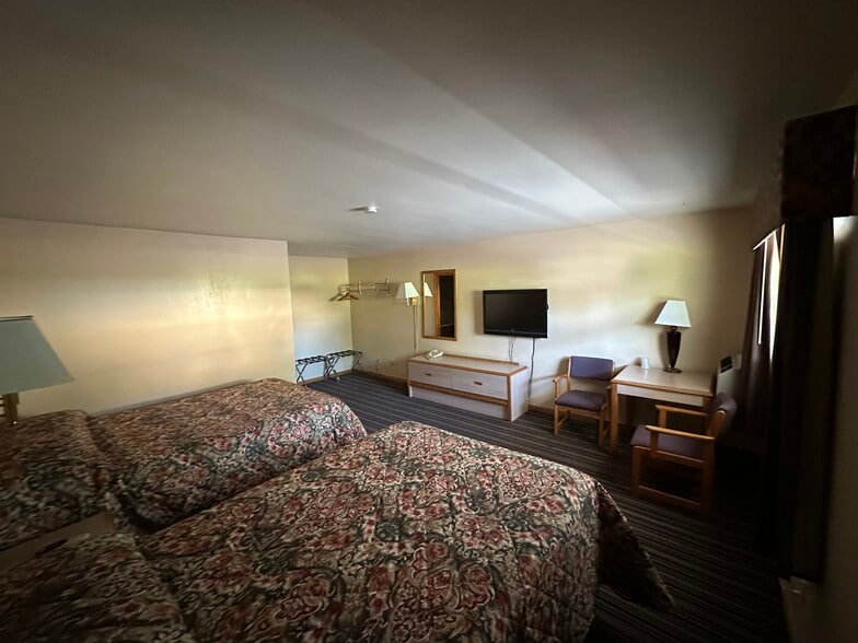 More Photos Of 6405 Glenn Hwy, Cambridge Hotel For Sale