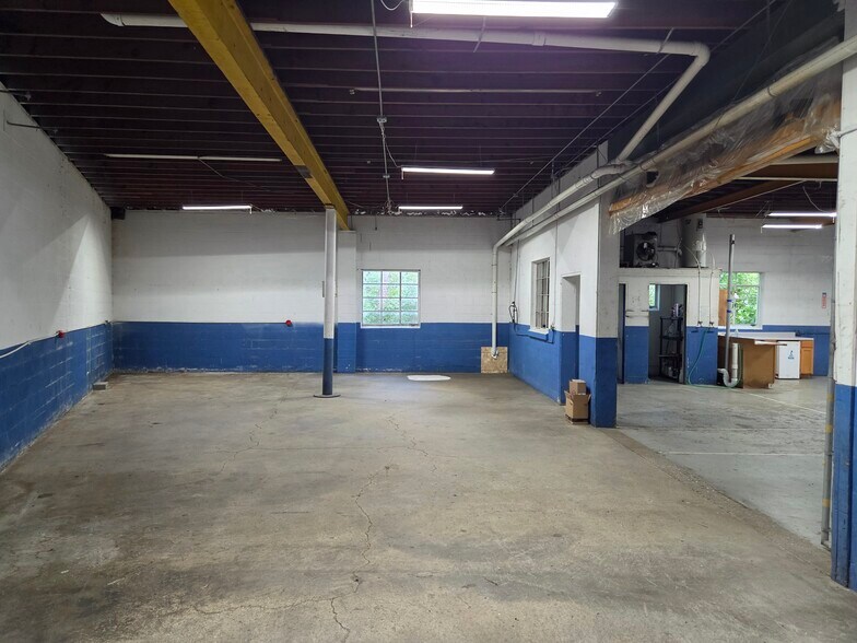 More Photos Of 536 Oak St, Ferrysburg Industrial For Sale