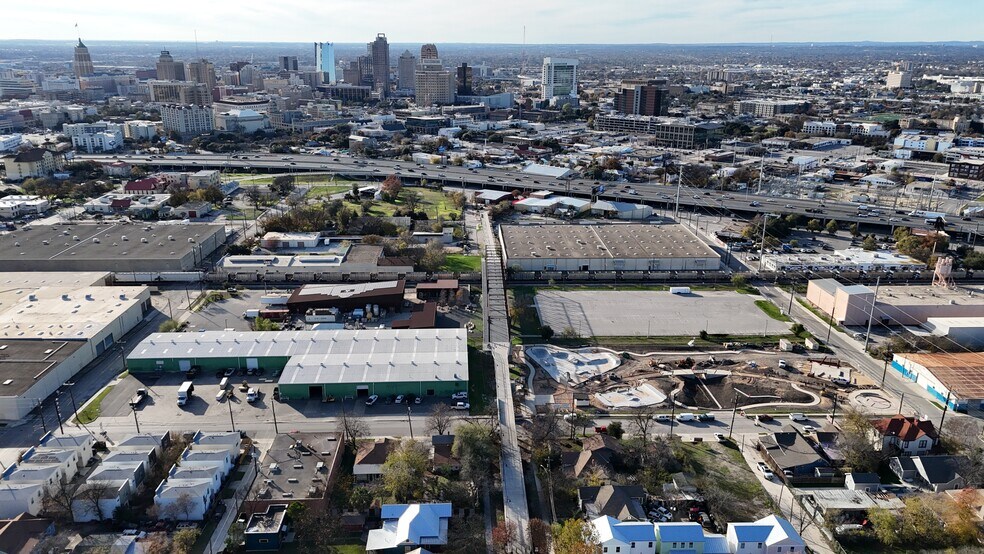 More Photos Of 415 Burnet St, San Antonio Manufacturing For Sale