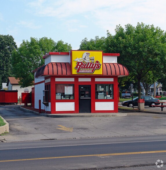 More Photos Of 2510 E Main St, Springfield Fast Food For Lease