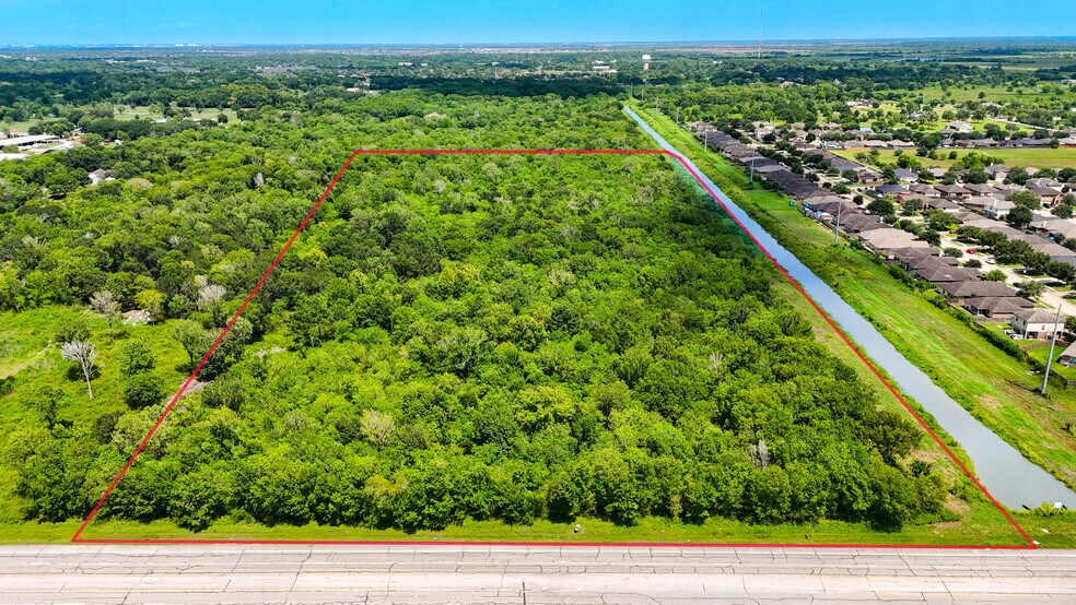 More Photos Of 0 Hwy 35 - CR 133 - 19.07ac, Alvin Land For Sale