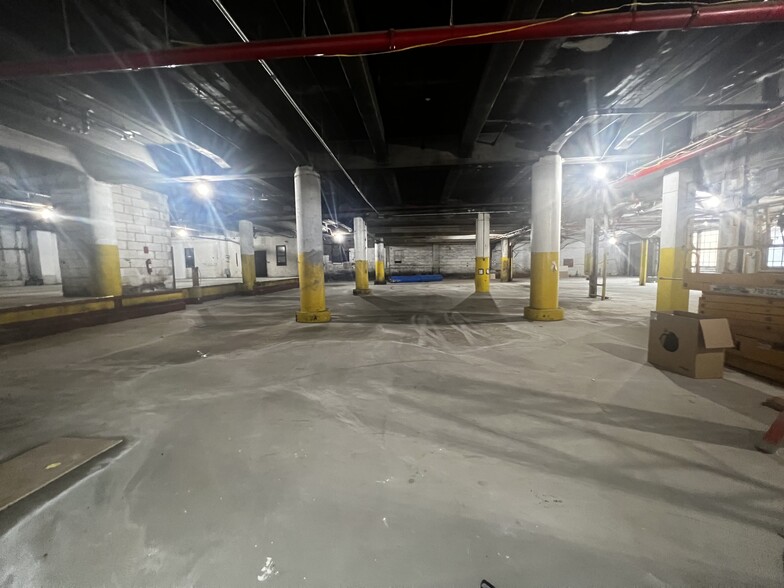 More Photos Of 118 N 11th St, Brooklyn Storefront Retail Office For Lease
