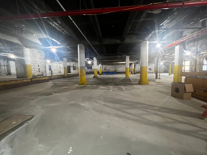 More Photos Of 56 Berry St, Brooklyn Storefront Retail Office For Lease