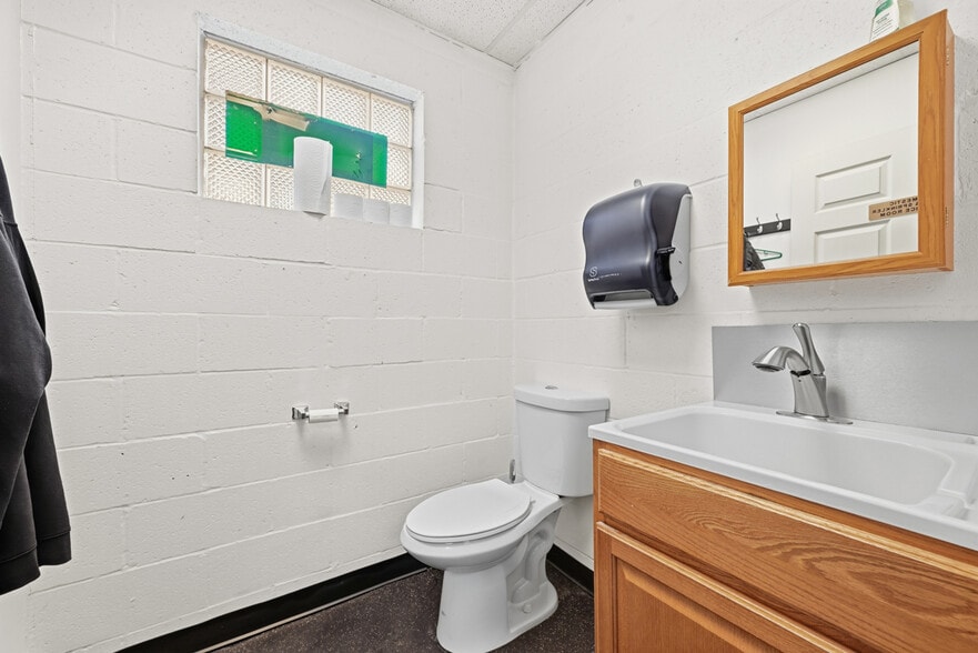 More Photos Of 508 Rodi Rd, Pittsburgh Flex For Sale