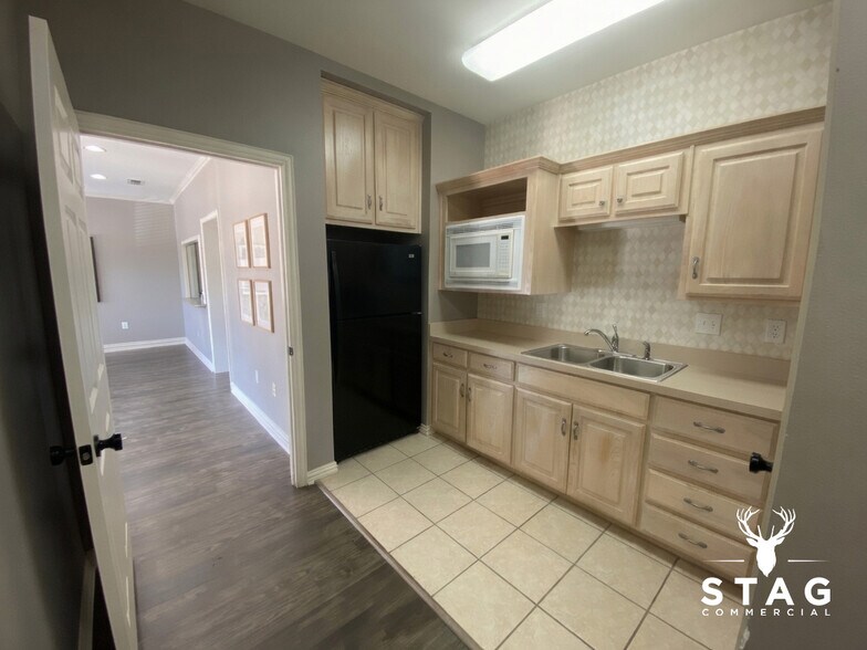 More Photos Of 2508-2516 Lillian Miller Pky, Denton Office For Lease
